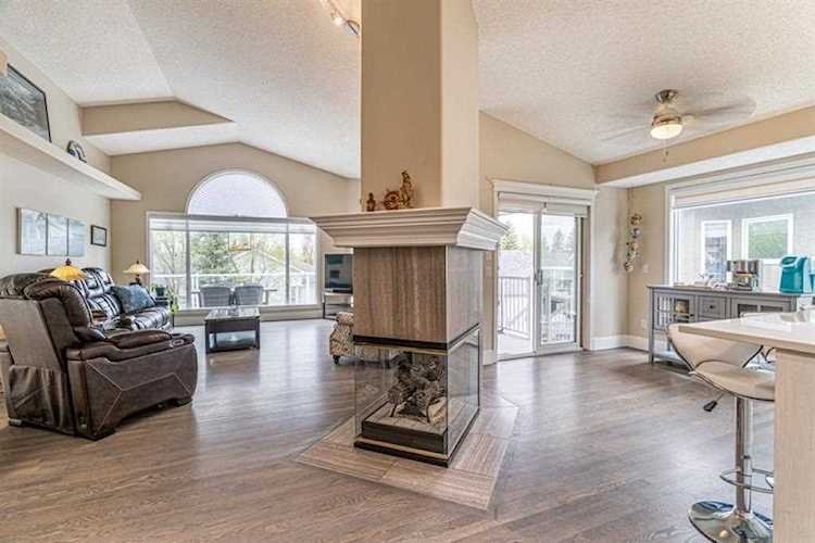 148 Douglasview Rise SE Calgary, AB T2Z 2P5