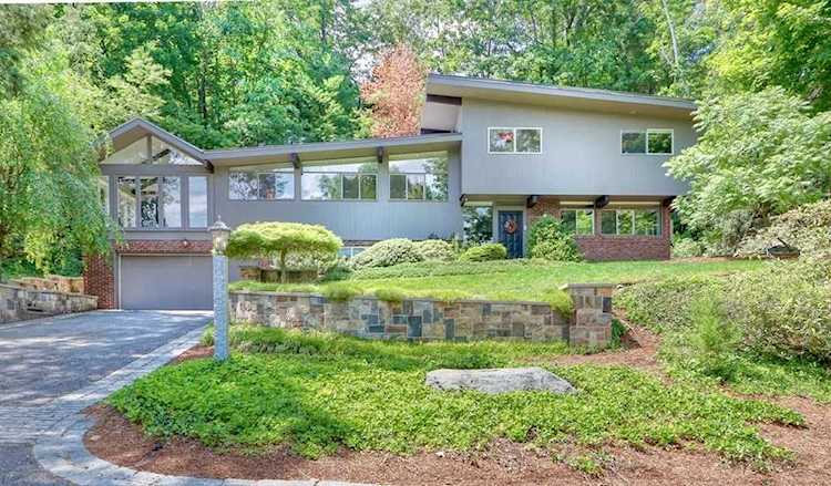 33 Mccall Rd Winchester, MA 01890