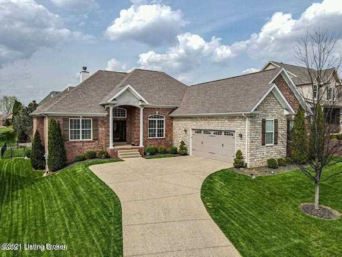 2204 Claymore Cir Louisville, KY 40245
