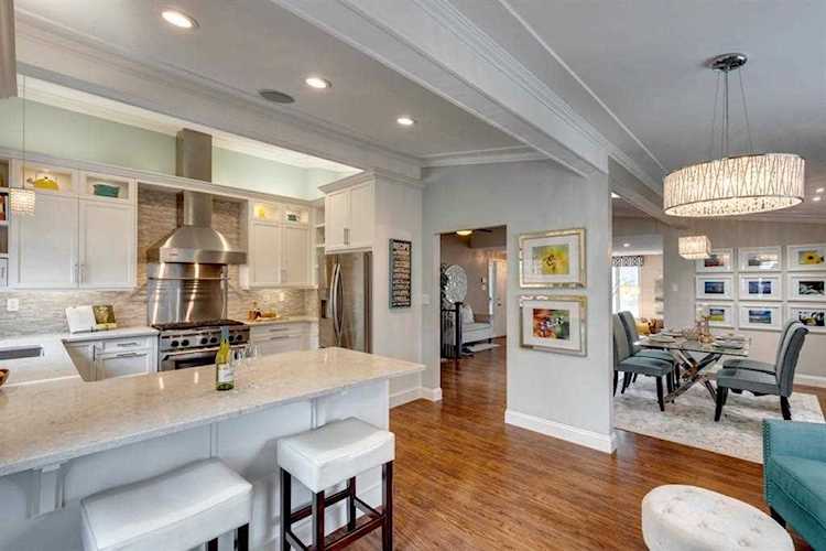 144 Fielding Dr SE Calgary, AB T2H 1H1