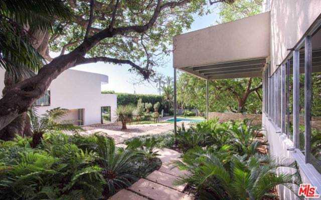 126 Mabery Rd Santa Monica, CA 90402