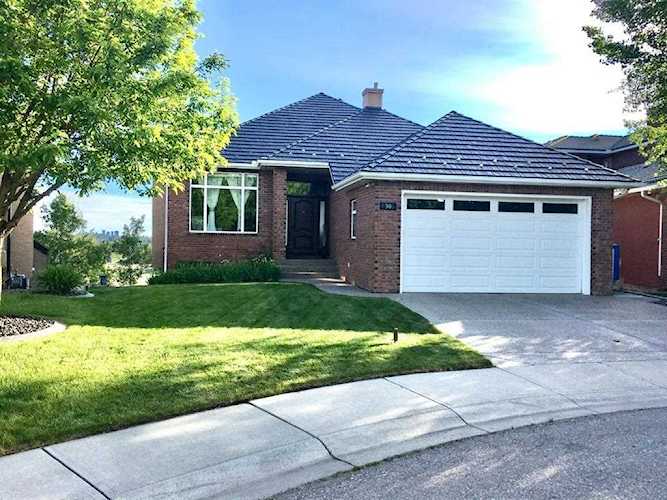 30 Shawnee Grove SW Calgary, AB T2Y 2W9