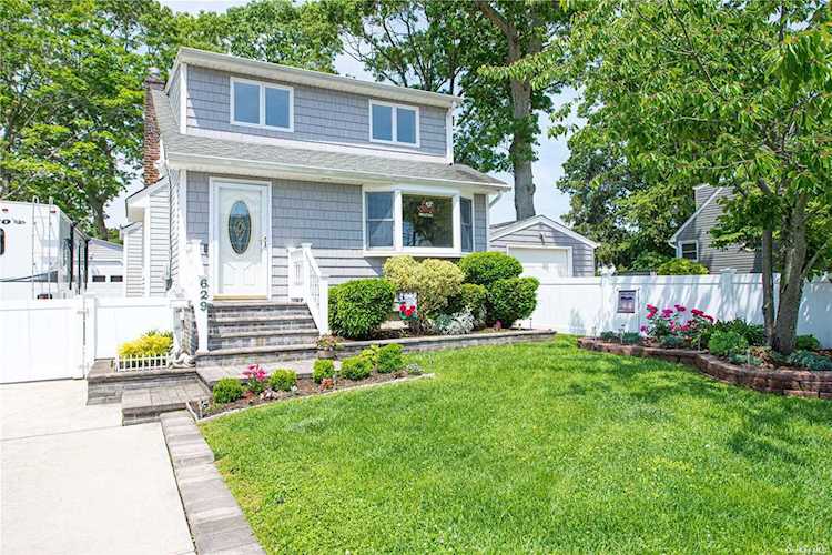 629 Oak Neck Road West Islip, NY 11795