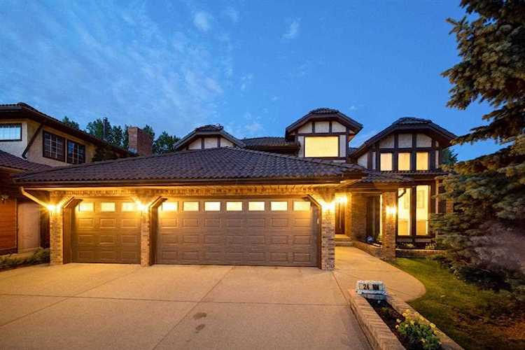 24 Edgepark Ct NW Calgary, AB T3A 4E6
