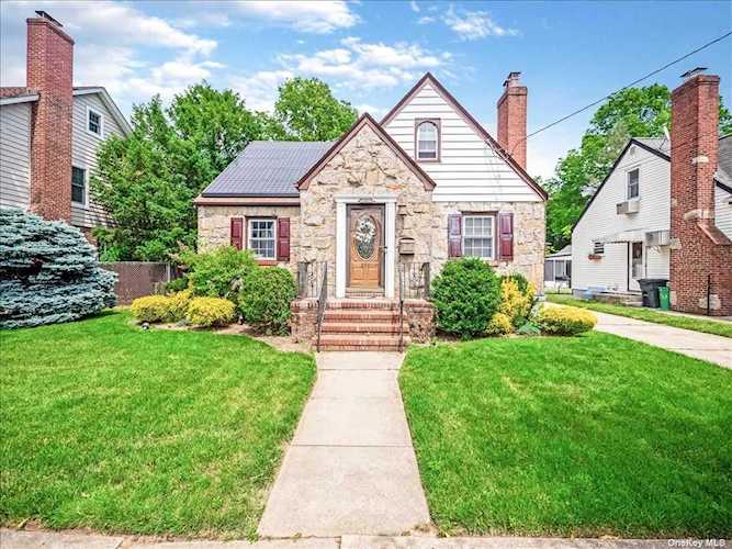 530 N 12th Street New Hyde Park, NY 11040