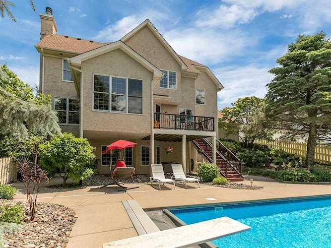 3817 Bridgewater Drive Eagan, MN 55123
