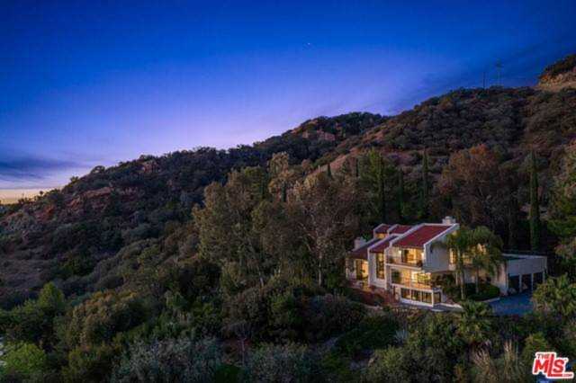 214 Loma Metisse Rd Malibu, CA 90265