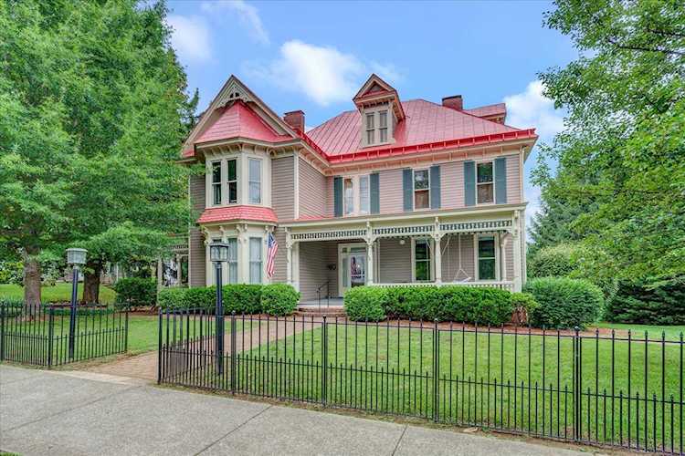 352 N Broad Salem, VA 24153