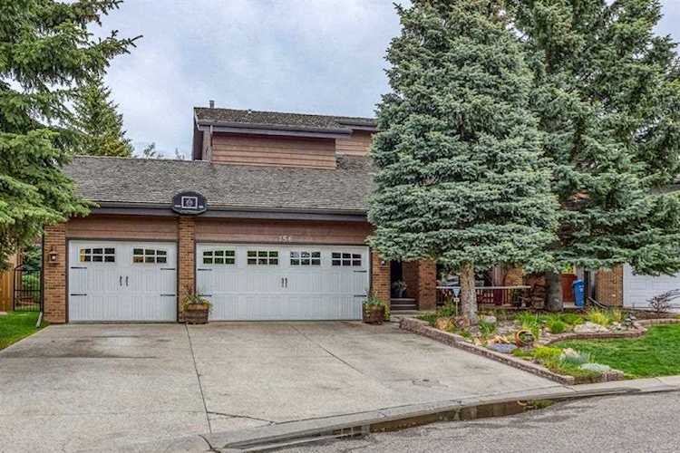 156 Canterville Dr SW Calgary, AB T2W 3X2