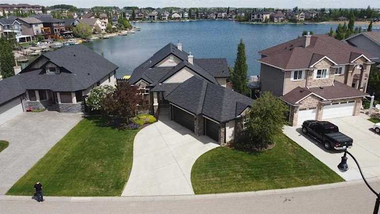 134 Crystal Shores Dr Okotoks, AB T1S 1X8