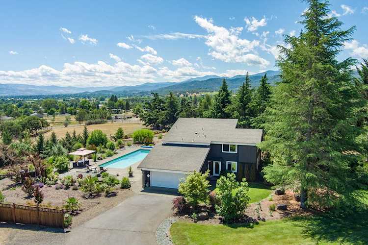 3715 Livingston Way Central Point, OR 97502