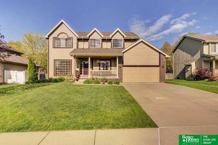216 Longwood Dr Papillion, NE 68133