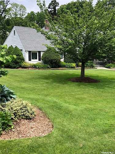 29 Oaktree Lane Manhasset, NY 11030