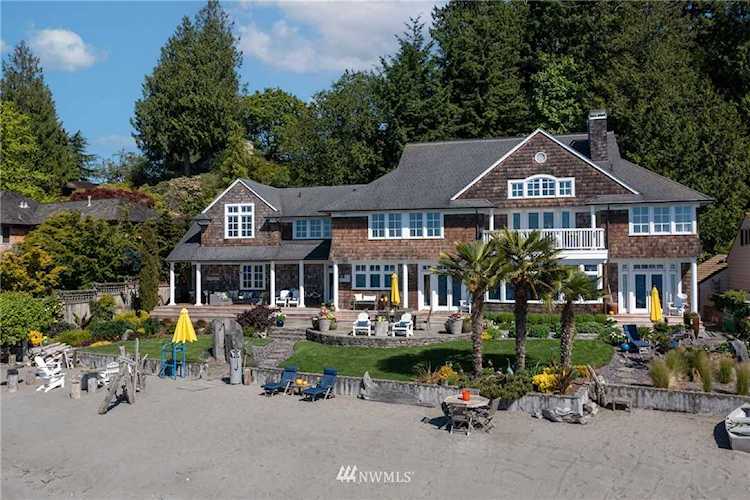 9325 Fauntleroy Way SW Seattle, WA 98136