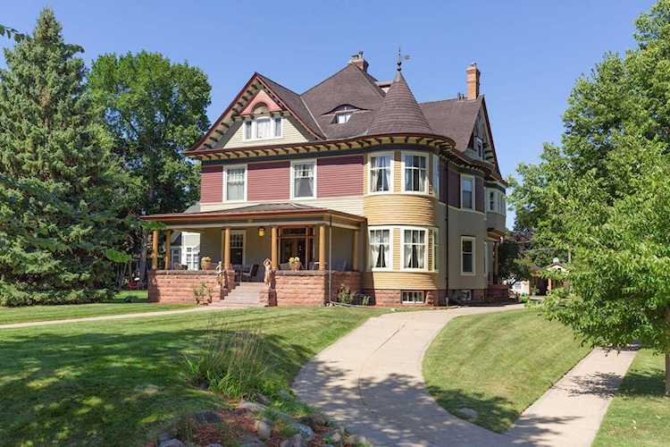 985 Summit Avenue Saint Paul, MN 55105