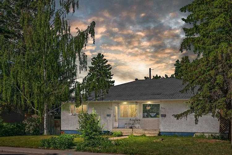 337 37 St SW Calgary, AB T3C 1R5