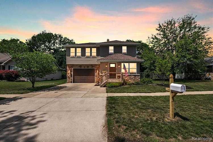 418 Dorothy St South Lyon, MI 48178 | MLS 2210045816 Photo 1