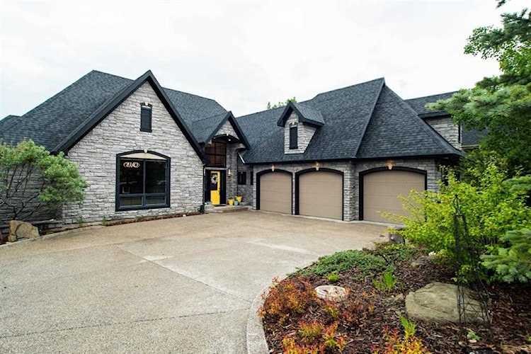 38 Spring Willow Way SW Calgary, AB T3H 5Z3