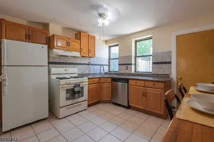 287 Summit Ave Jersey City, NJ 07306