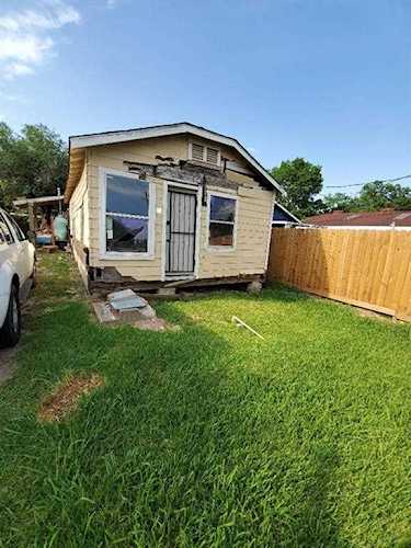 9203 E Avenue K Houston, TX 77012