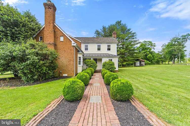 20707 St Louis Rd Purcellville, VA 20132