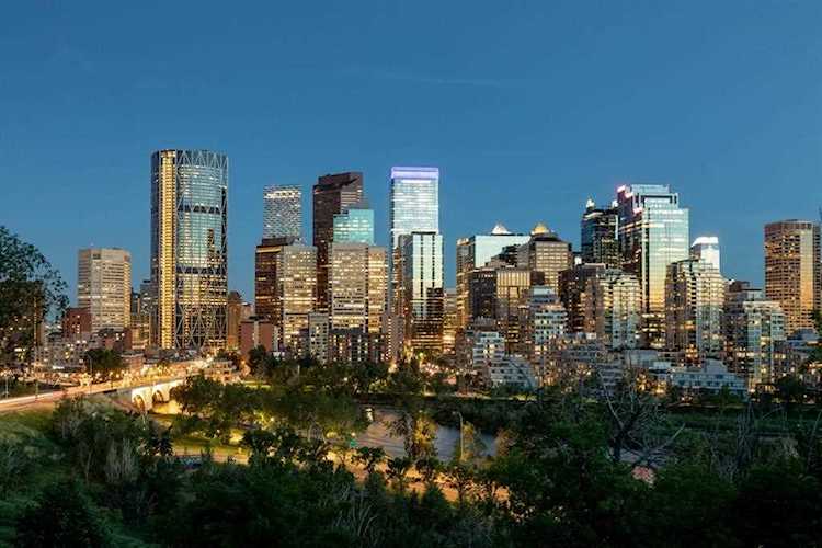 108 Crescent Rd NW Calgary, AB T2M 4A1