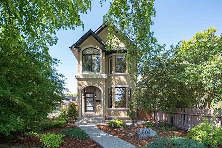 504 27 Ave NW Calgary, AB T2T 0L4
