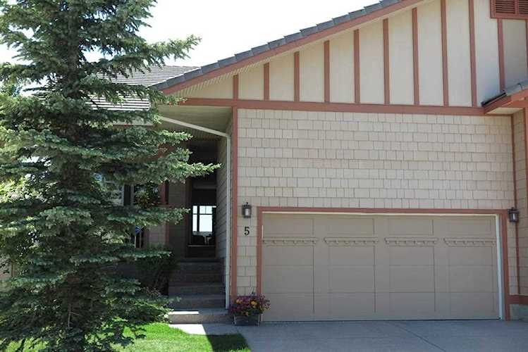5 Bridle Estates Rd SW Calgary, AB T2Y 5A8