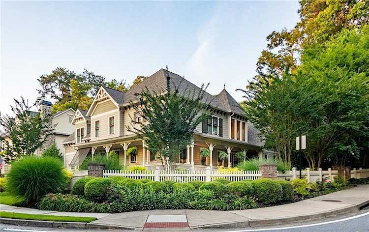 Showings Start Saturday June 19th. Located in the Whitlock Avenue Historic District! Walk to the...6899812 Photo 1