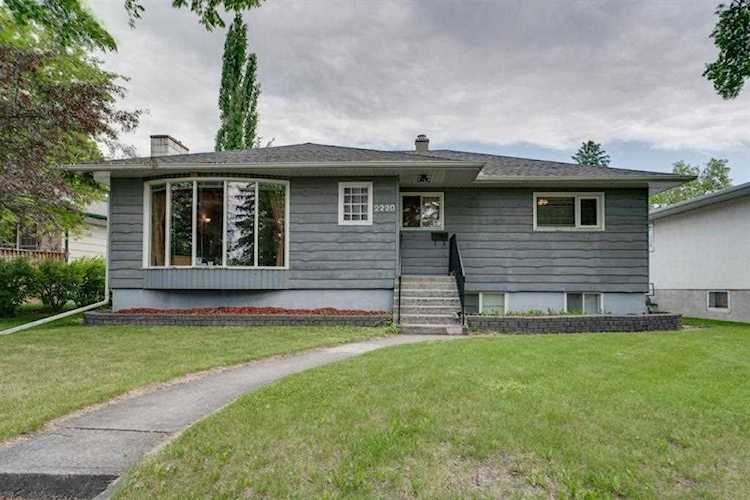 2220 Capitol Hill Crescent NW Calgary, AB T2M 4B9