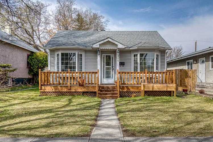 454 21 Ave NW Calgary, AB T2M 1J5