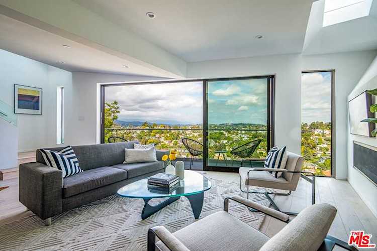 2224 Ronda Vista Dr Los Angeles, CA 90027
