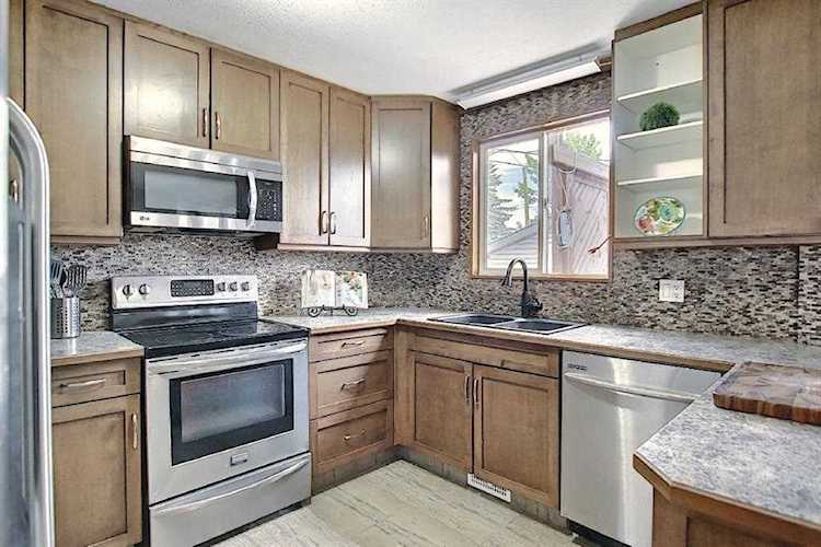 227 Dover Ridge Close SE Calgary, AB T2B 2C5