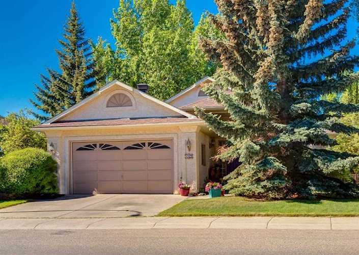 143 Douglasbank Dr SE Calgary, AB T2Z 1X7