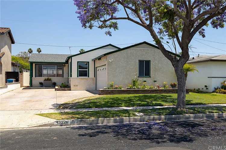 13226 Clyde Park Ave Hawthorne, CA 90250