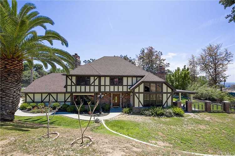 1204 Hillcrest Dr Pomona, CA 91768