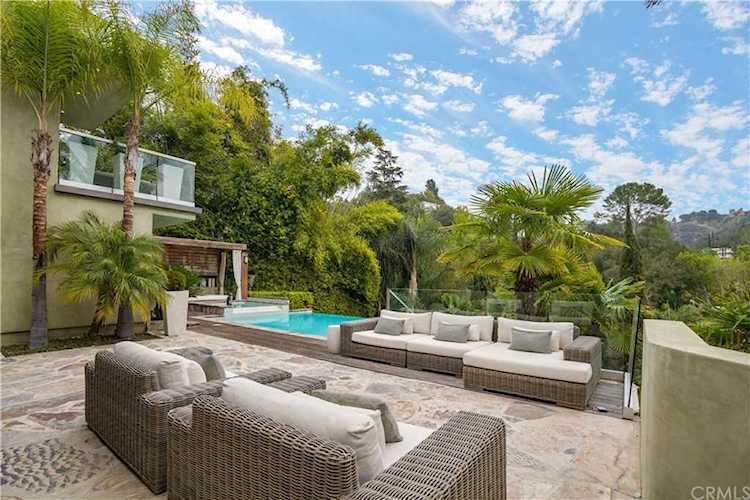 2731 Hutton Dr Beverly Hills, CA 90210