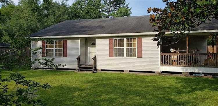 61262 Forest Dr Lacombe, LA 70445