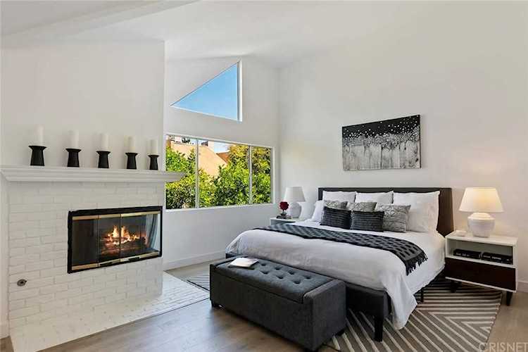 18730 Hatteras St #15 Tarzana, CA 91356