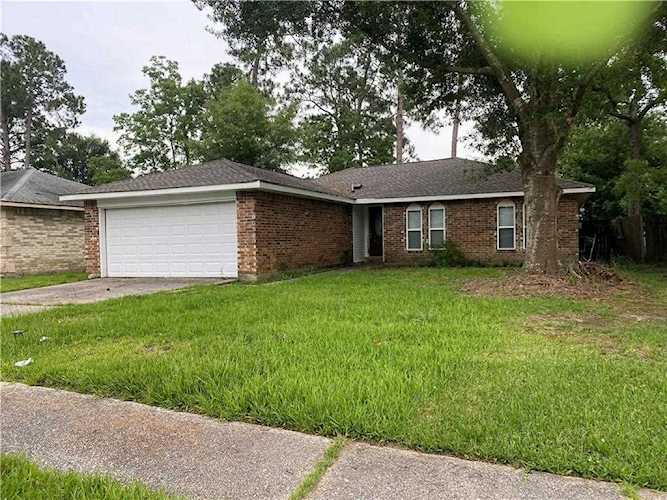 207 Foxbriar Ct Slidell, LA 70461