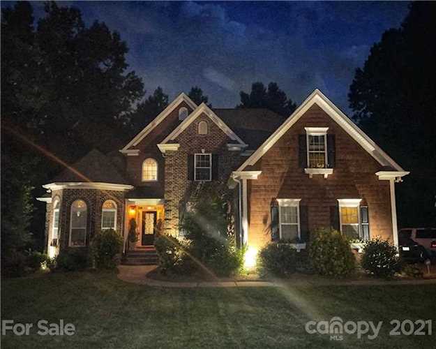 6195 Fox Chase Dr Davidson, NC 28036