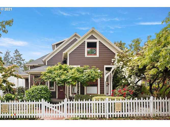 1883 6th Ave West Linn, OR 97068