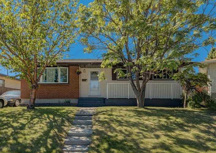 31 Penworth Place SE Calgary, AB T2A 4G4
