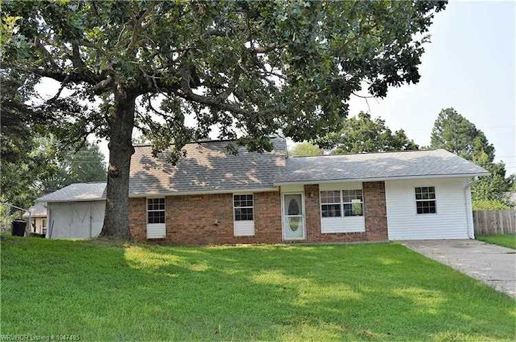 1512 M Circle Barling, AR 72923