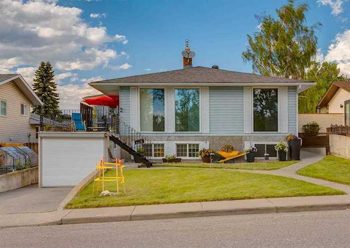 3516 Brenner Dr NW Calgary, AB T2L 1X9