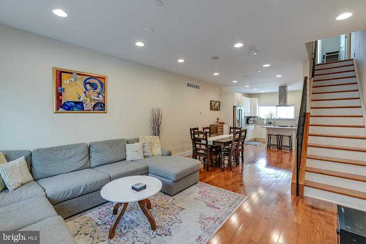 2246 Carpenter St Philadelphia, PA 19146