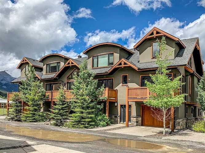511 6Th Ave Canmore, AB T1W 0K9