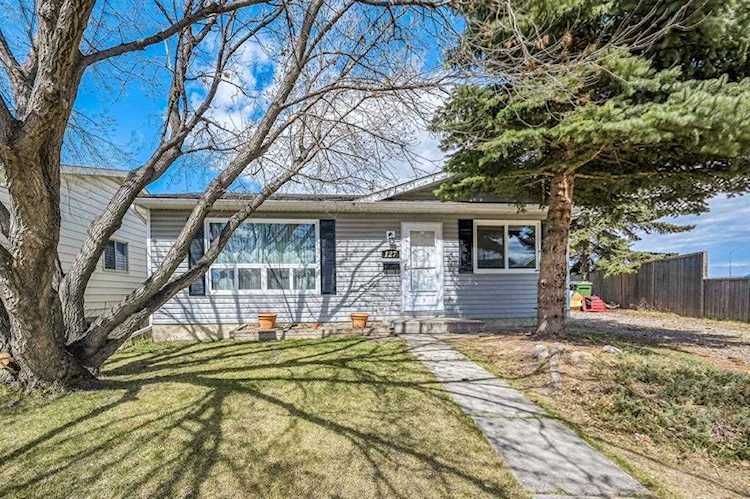 127 Abingdon Place NE Calgary, AB T2A 7B3