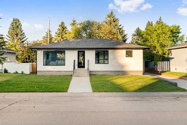 16 Sinclair Crescent SW Calgary, AB T2w 0l7
