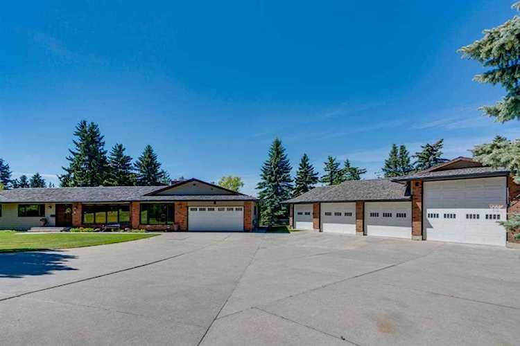 6107 Baroc Rd NW Calgary, AB T3A 4R6